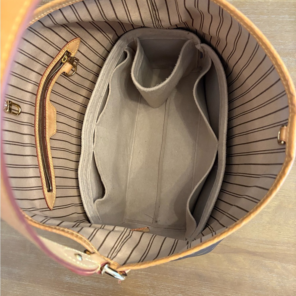 Louis Vuitton Delightful MM New Model M50156 with box, dust bag, original tags - Picture 7 of 11